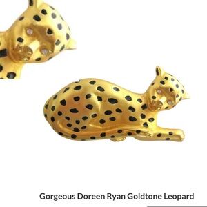 Doreen Ryan Signed Gold Tone Leopard W/Black Spots and Crystal Eyes Brooch Pin